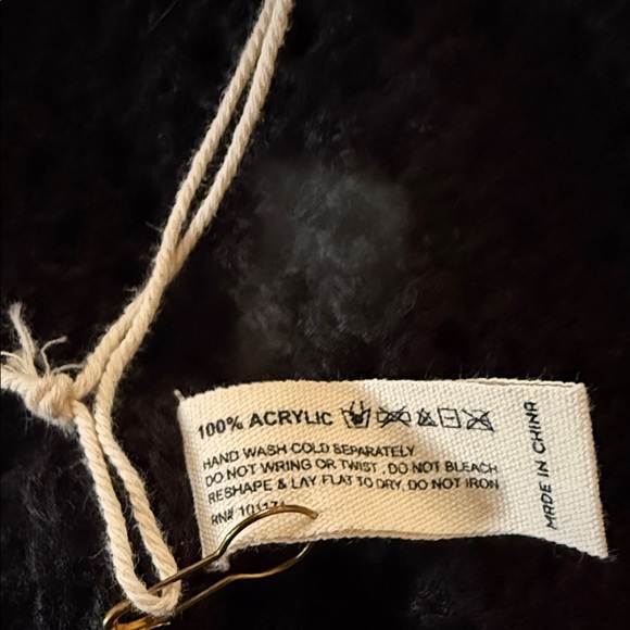 Elegant Black Open-Knit Cardigan - Picture 4 of 4